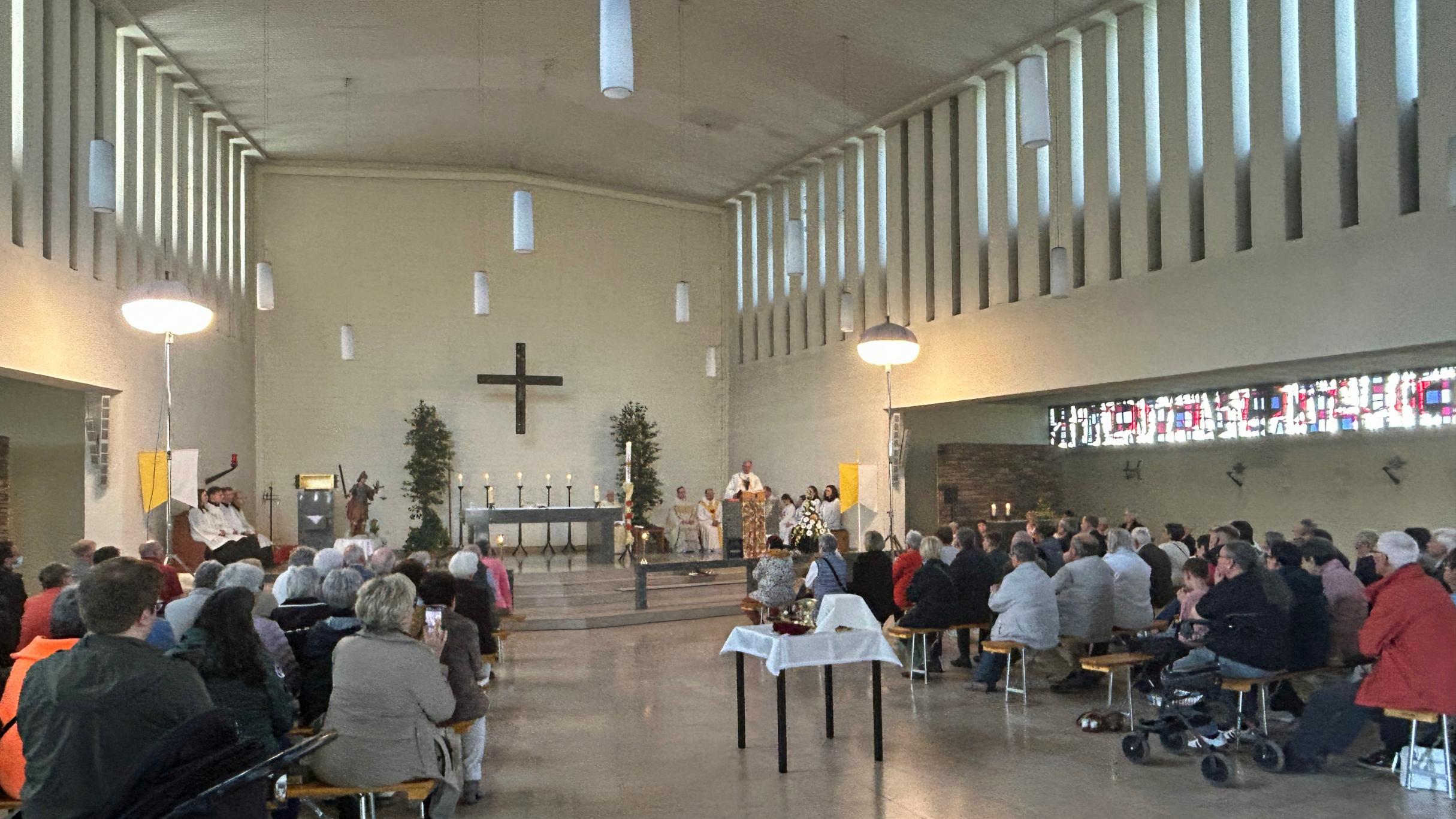 Rund 300 Menschen nahmen am Gottesdienst zur Profanierung teil.