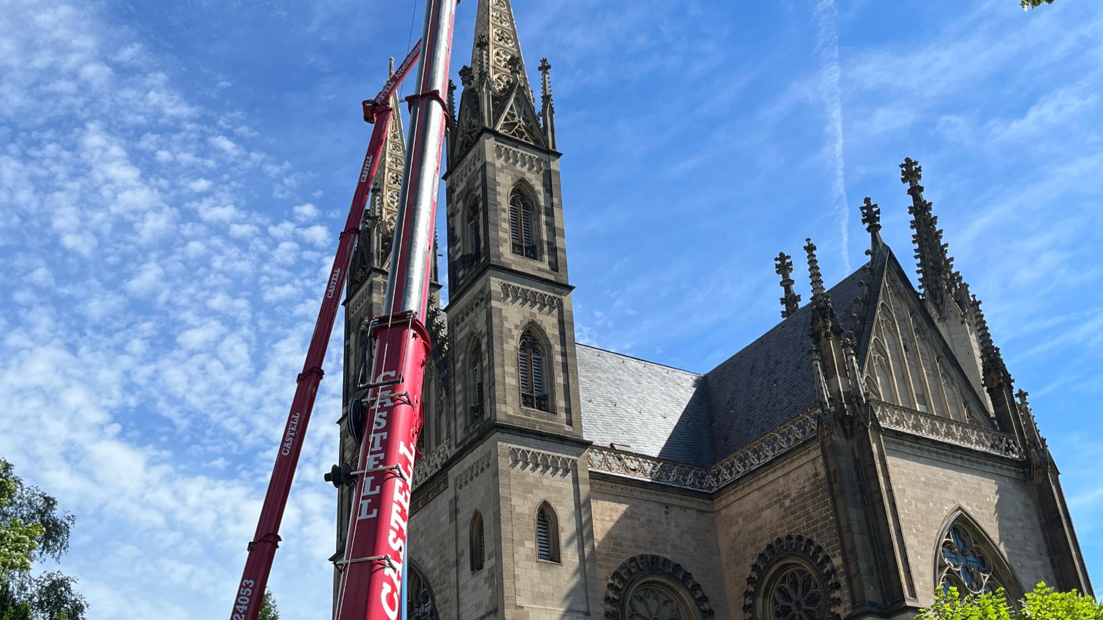 Renovierungsarbeiten an der Turmspitze im Juli 2024