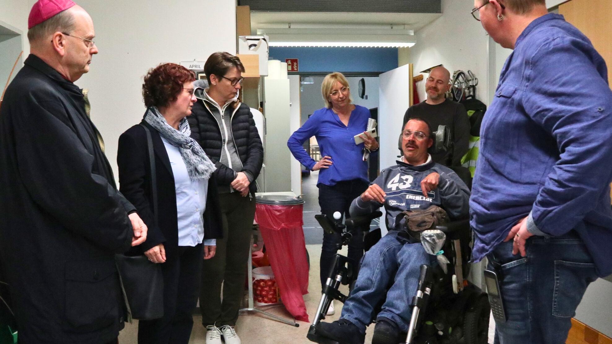 „Es ist ein toller Ort, der sich für Menschen einsetzt“ - Weihbischof Brahm beim Besuch der fws in Kettig