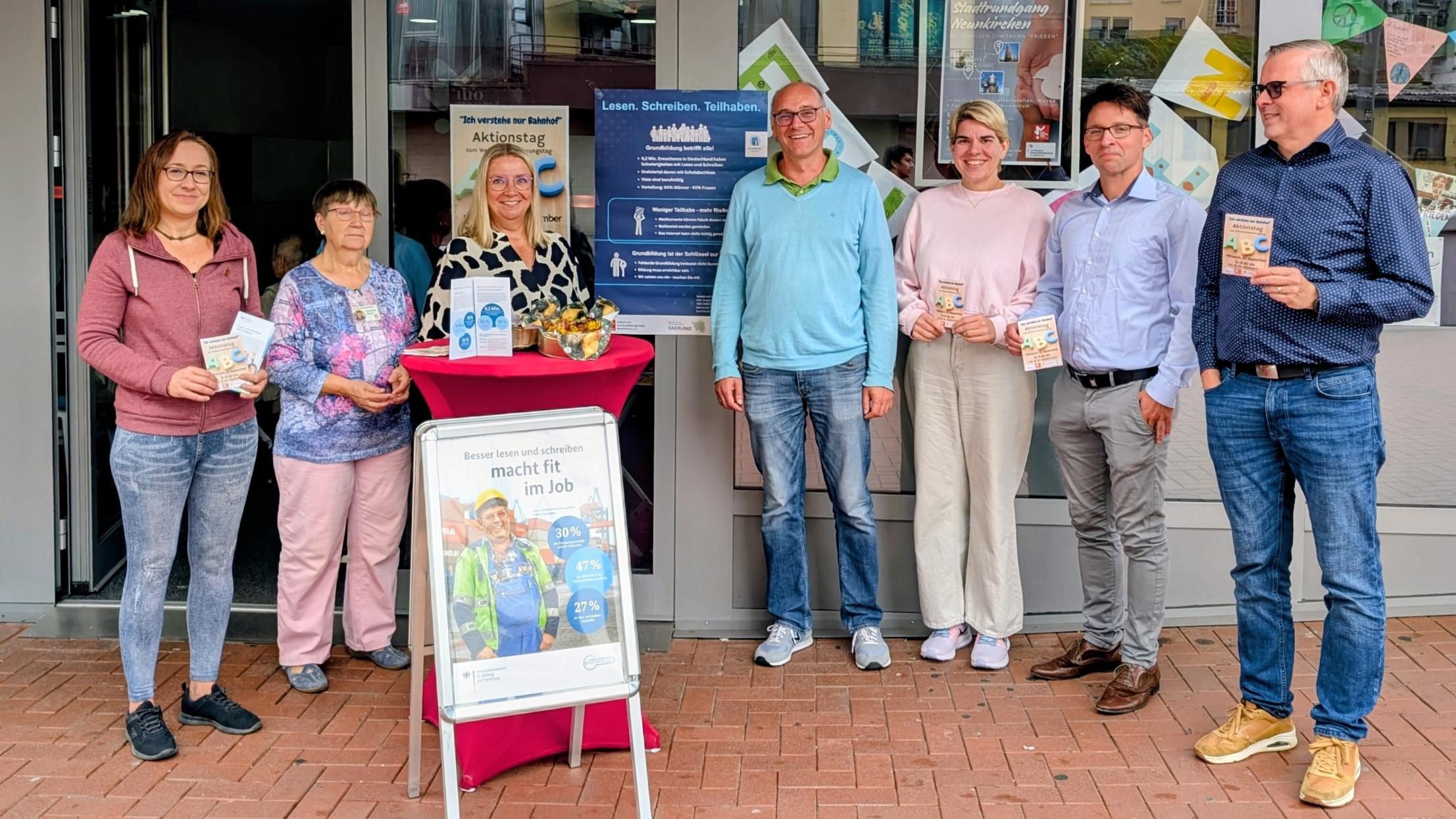 Mit verschiedenen Aktionen luden KEB, momentum und ihre Kooperationspartner zum Weltalphabetisierungstag ins Momentum ein.