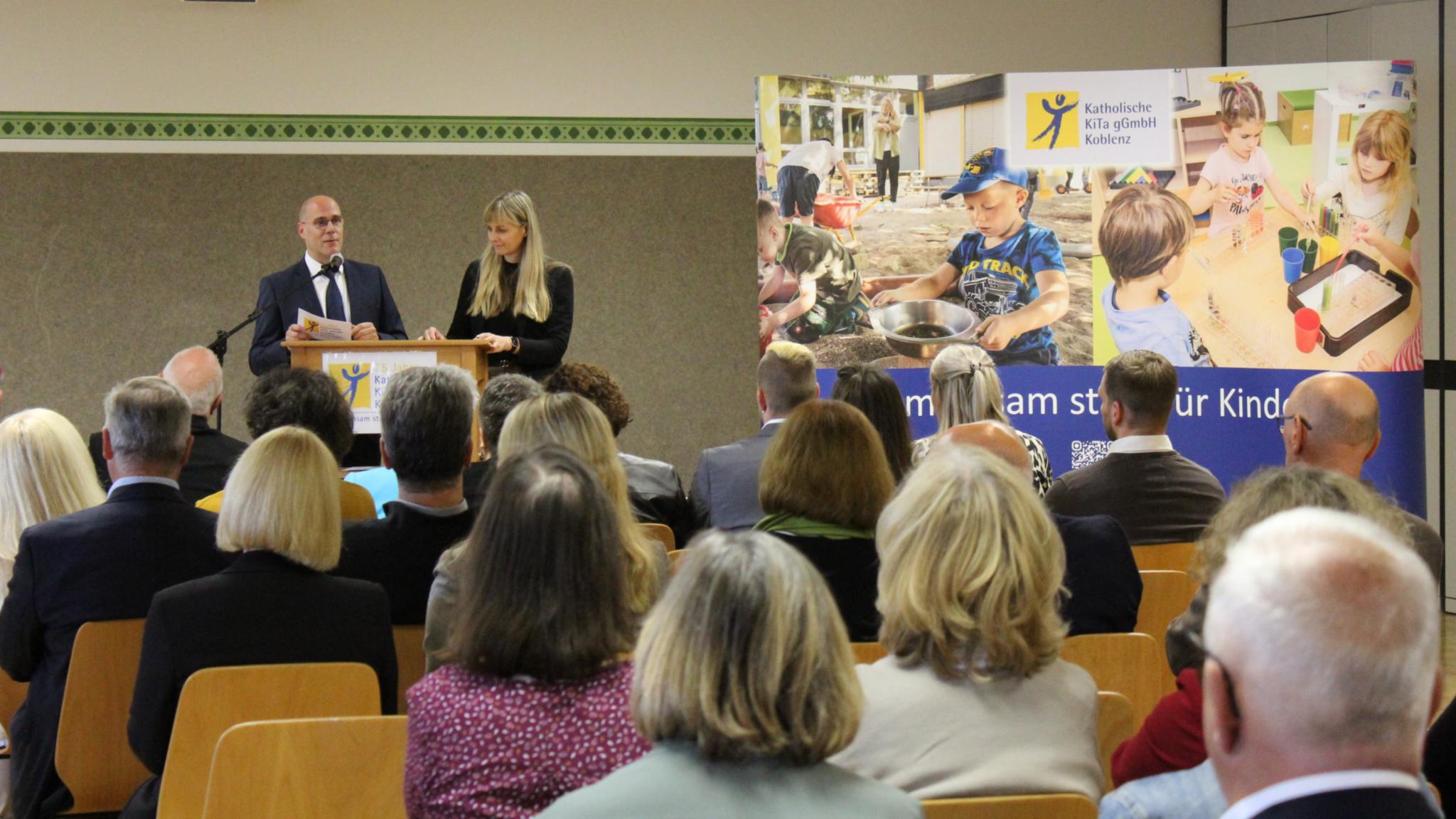 Kerstin Naunheim und Michael Schlusemann von der Geschäftsführung der Kita gGmbH