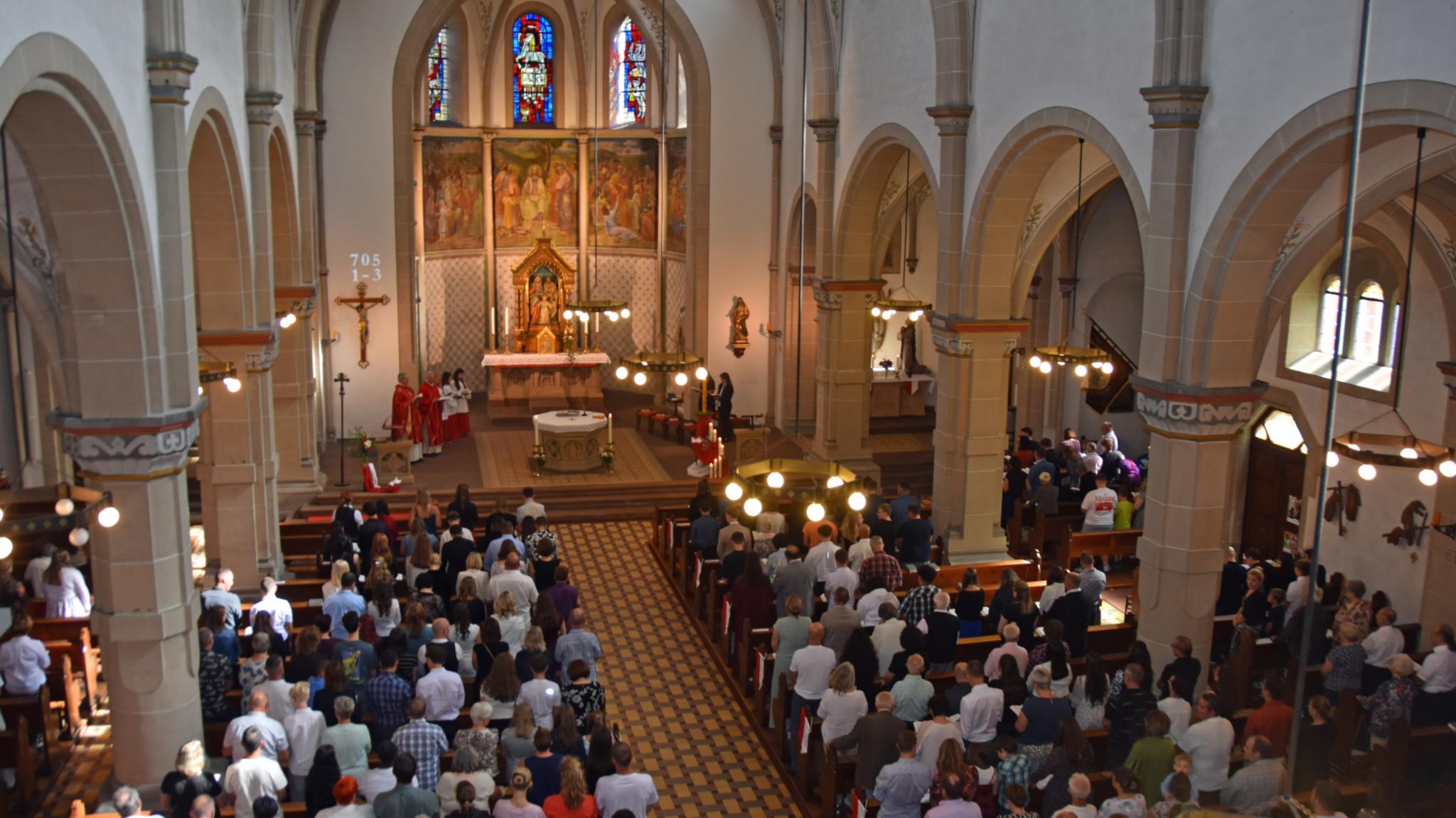 Vollbesetzte Kirche in Hüttigweiler