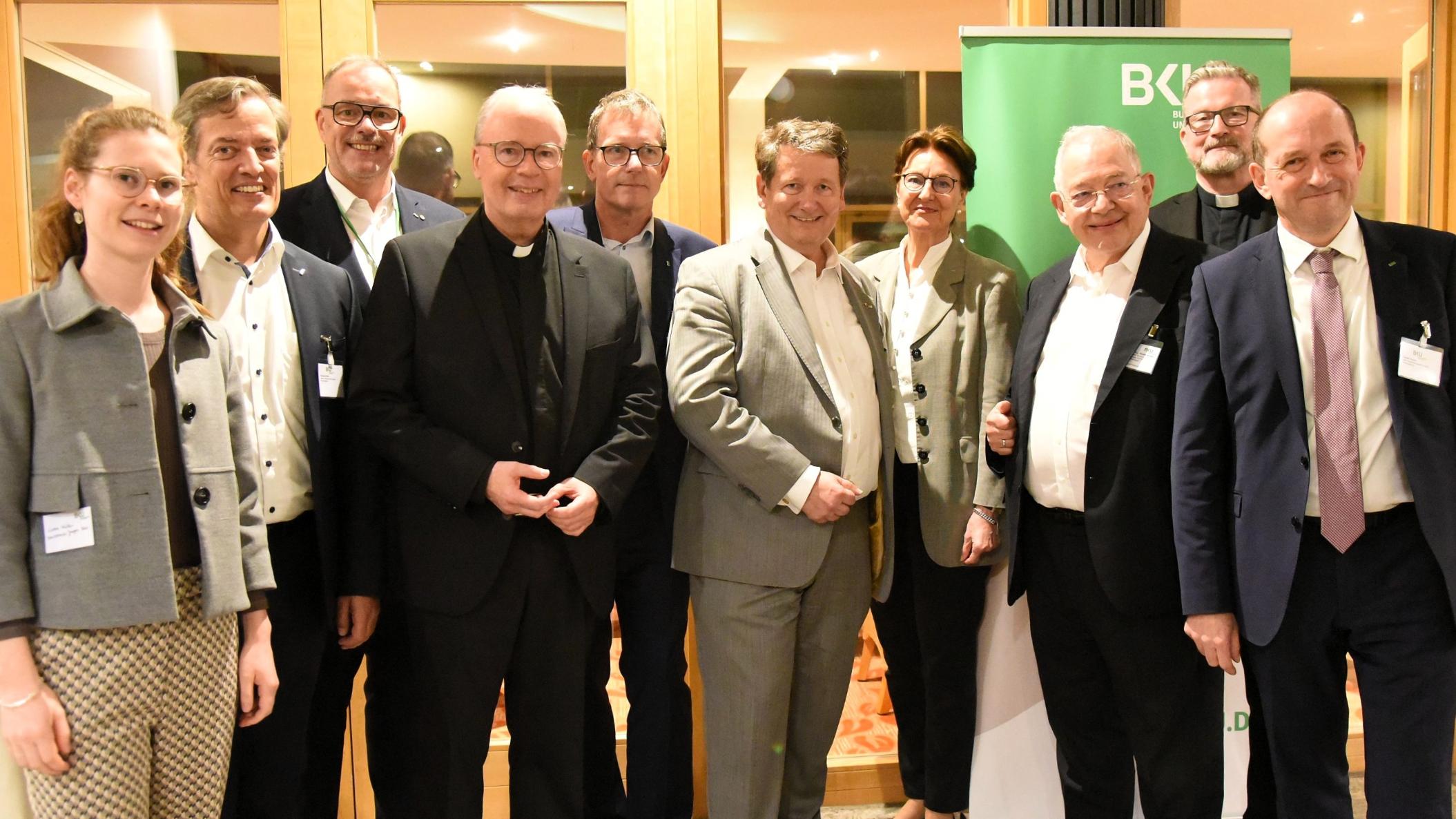 Der Bund Katholischer Unternehmer traf sich zu einer Tagung in Koblenz. Der Trierer Bischof feierte mit den Teilnehmenden der Bundestagung einen Gottesdienst. Auf dem Foto (v.li.): Lioba Müller, Clemens Nebel, Andree Brüning, Bischof Dr. Stephan Ackermann, Dr. Martin Nebeling, Dr. Rüdiger von Stengel, Maria Fischer, Prof. Dr. Dr. h. c. Ulrich Hemel, Dr. Christian Stenz, Daniel Trutwin.