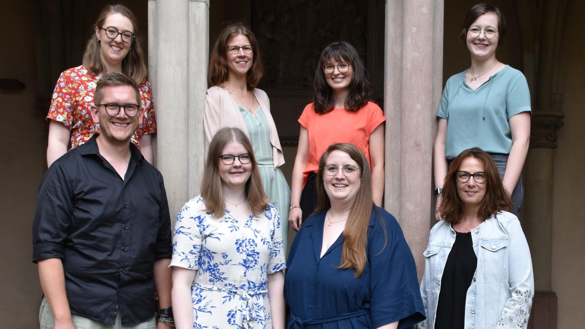 Sieben Frauen werden am 30. August für den pastoralen Dienst im Bistum Trier beauftragt. Unten links Ausbildungsleiter Matthias Beer.